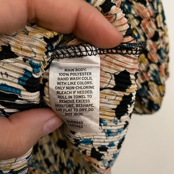 Halogen Cinched Wrist Floral Top - Picture 5 of 6